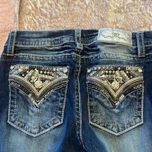 Miss Me mid rise easy straight. 31 1/2 inseam. Almost new.